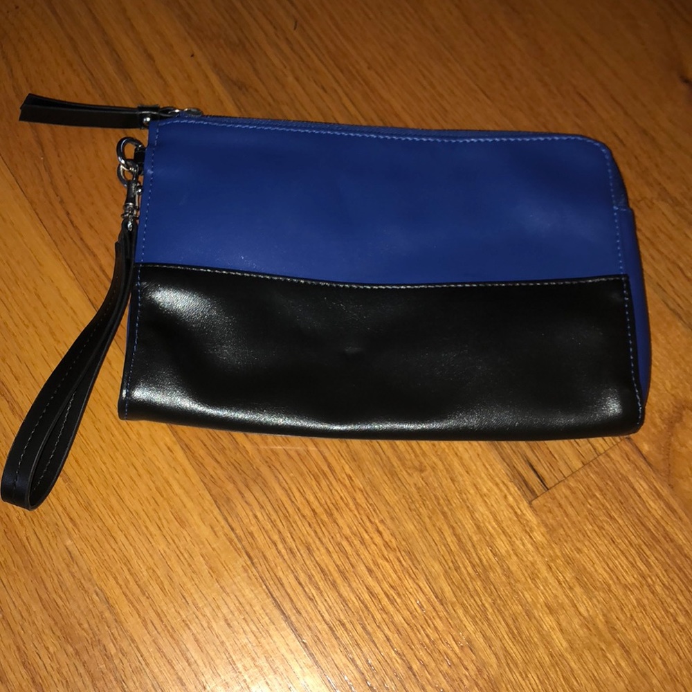 Mossimo wristlet